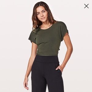 SOLD BNWT lululemon it’s a tie tee